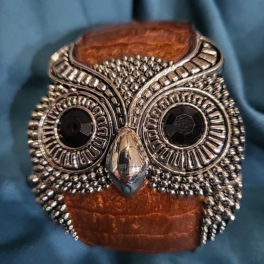 Brown and Silver Owl Bracelet - Picture 2 of 4